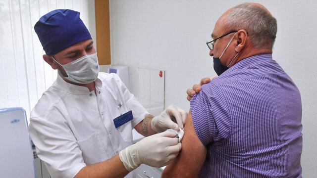 شکایت داوطلبین از واکسن روسی کرونا