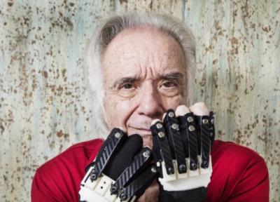 تور برزیل ارزان: پس از 22 سال، دستکش های بیونیک به پیانیست مشهور برزیلی، استاد خوائو کارلوس مارتینز اجازه دادند دوباره بنوازد