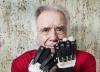 تور برزیل ارزان: پس از 22 سال، دستکش های بیونیک به پیانیست مشهور برزیلی، استاد خوائو کارلوس مارتینز اجازه دادند دوباره بنوازد