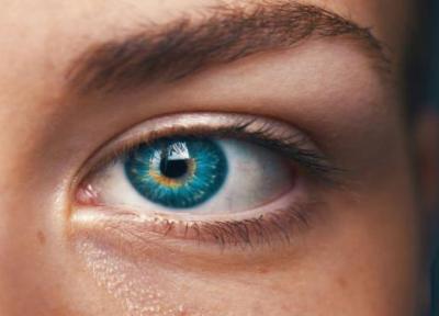 چه عاملی سبب آبی شدن رنگ چشم می گردد؟