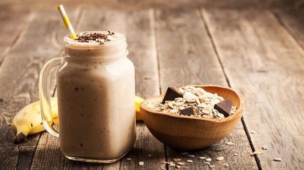 طرز تهیه میلک شیک موز و شکلات، خوشمزه تر از کافی شاپ